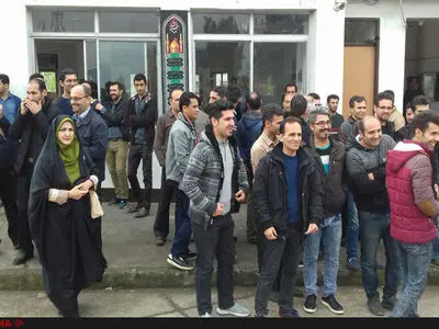 تجمع کارگران ایران پوپلین مقابل درب کارخانه