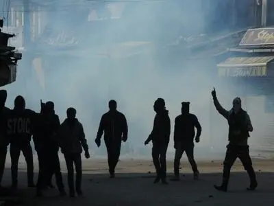 حمله افراد مسلح به فرمانداری کشمیر هند