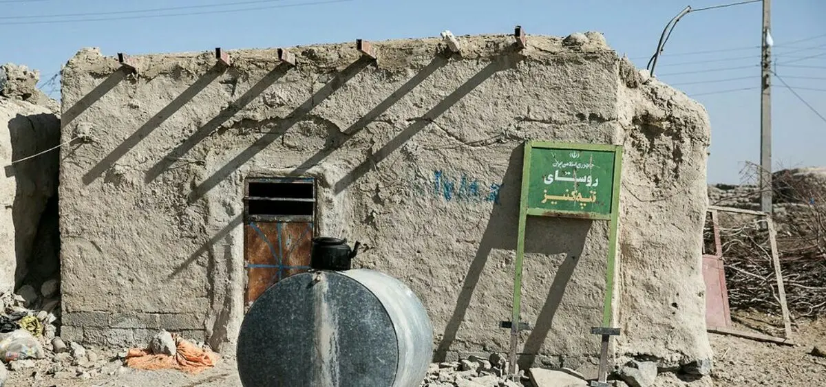 ریزگردها نفس مردم را گرفت/ اغلب ساکنان روستای "تپه کنیز" اسناد هویتی ندارند