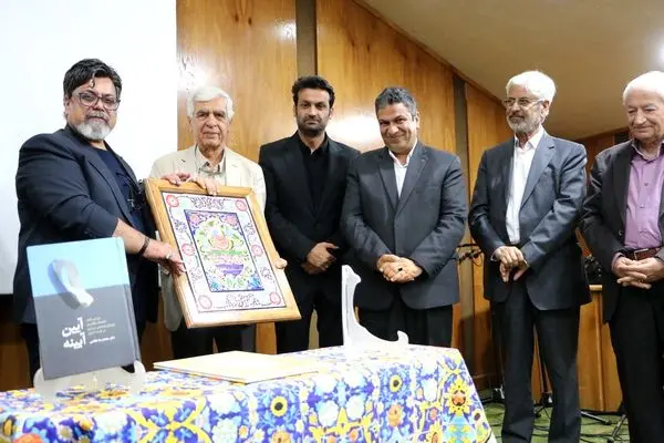 اثر محمدرضا خالصى، نویسنده، استاد دانشگاه  در شیراز رونمایى شد