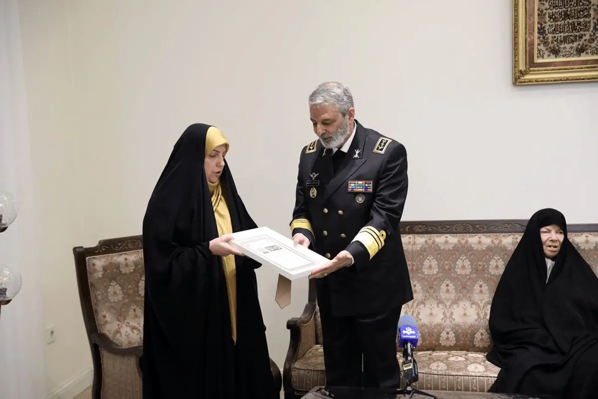 اعطای درجه سپهبدی شهید محمد باقری به خانواده شهید