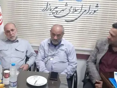 حضور رئیس مجمع نمایندگان گیلان در شهرداری پیربازار/ آقازاده: اقدامات جهادی مدیریت شهری پیربازار ستودنیست