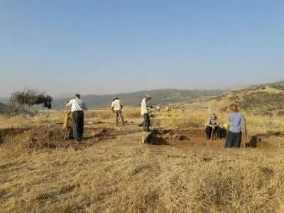کشف بقایای معماری از عصر آهن چهار و اشکانی در آذربایجان غربی
