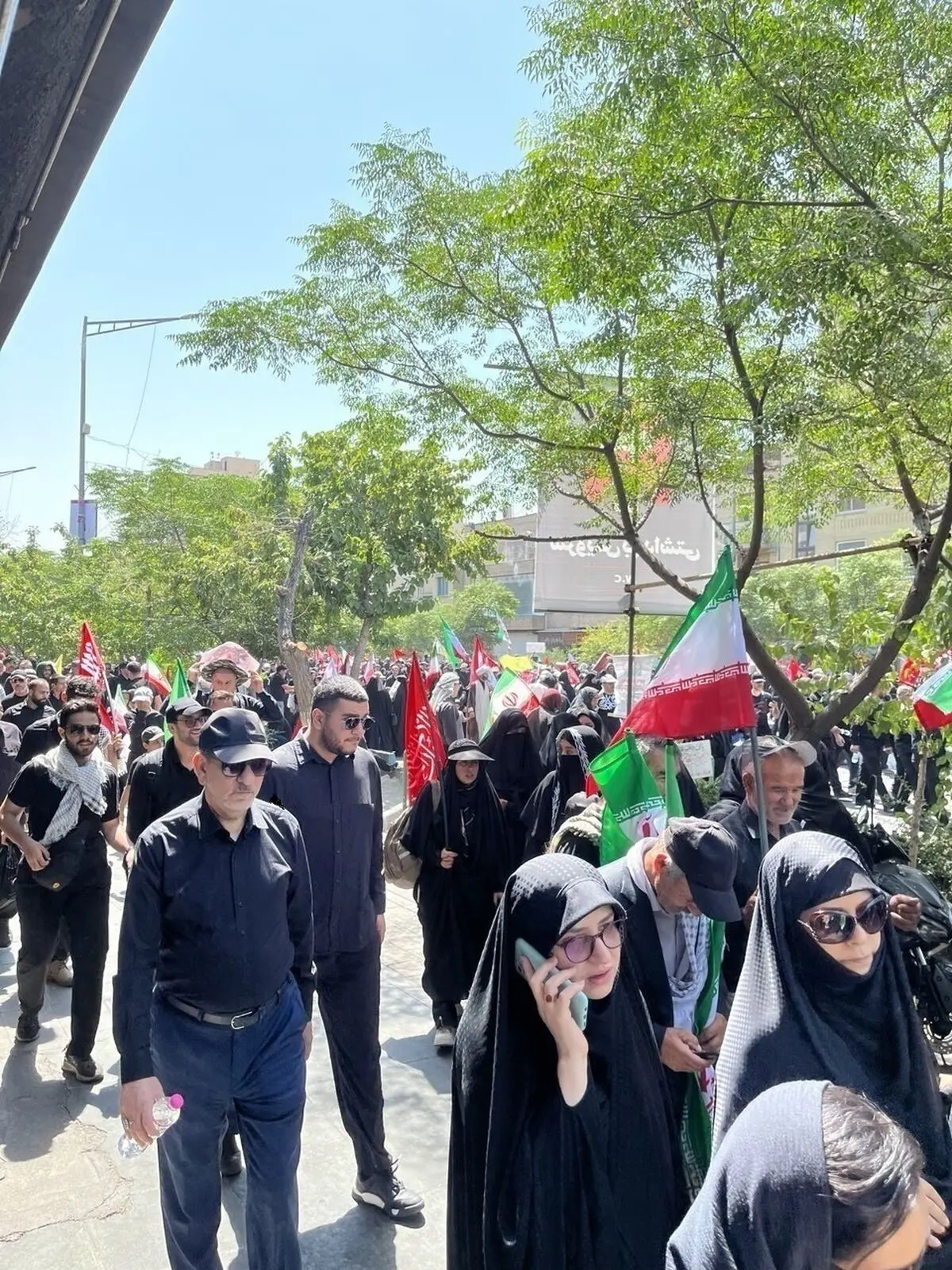 حضور اسحاق جهانگیری در مراسم تشییع پیکر رهبر شهید امت