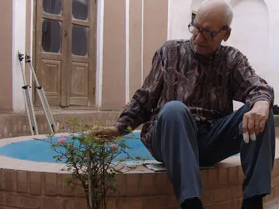 نگاهی شاعرانه به زندگی مهدی آذریزدی در «آن مرد دیگر در را باز نکرد» 