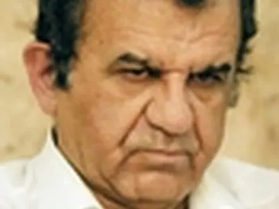 بی‌نیاز جلد سوم از مجموعه نقد و تحلیل خود را منتشر کرد