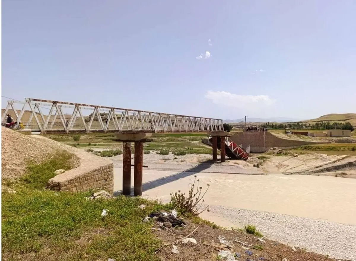 تخریب پل فلزی روستای خدیجه مامتین جاده ابوالفارس رامهرمز/اعلام مسیرهای جایگزین