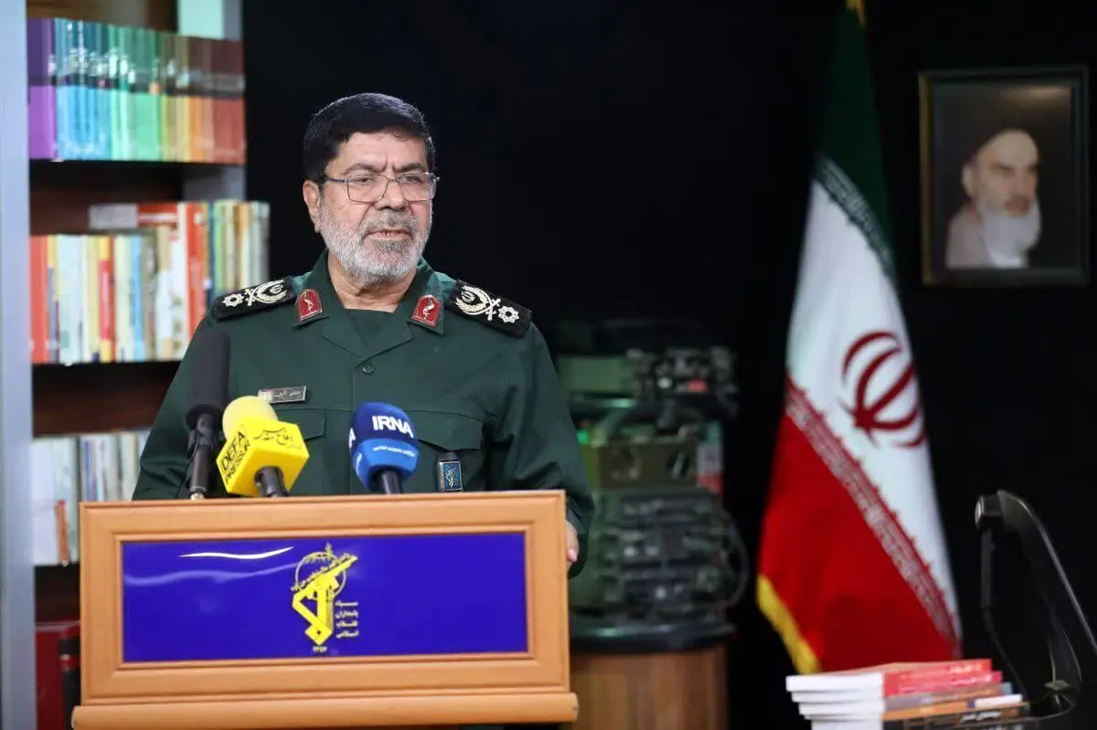 در وصیت‌نامه شهید باکری جز عشق به اسلام و ایران دیده نمی‌شود