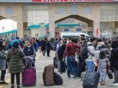 هجوم مسافران نوروزی ایران به مرز ترکیه + فیلم
