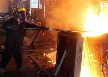 مشکلات بیمه‌ای کارگران کارخانه فولاد سیادن ابهر/ هنوز حقوق خرداد واریز نشده!