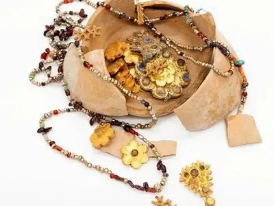 کشف گنجینه طلای ۱۱۰۰ ساله عباسی در مسیر قدیمی حج