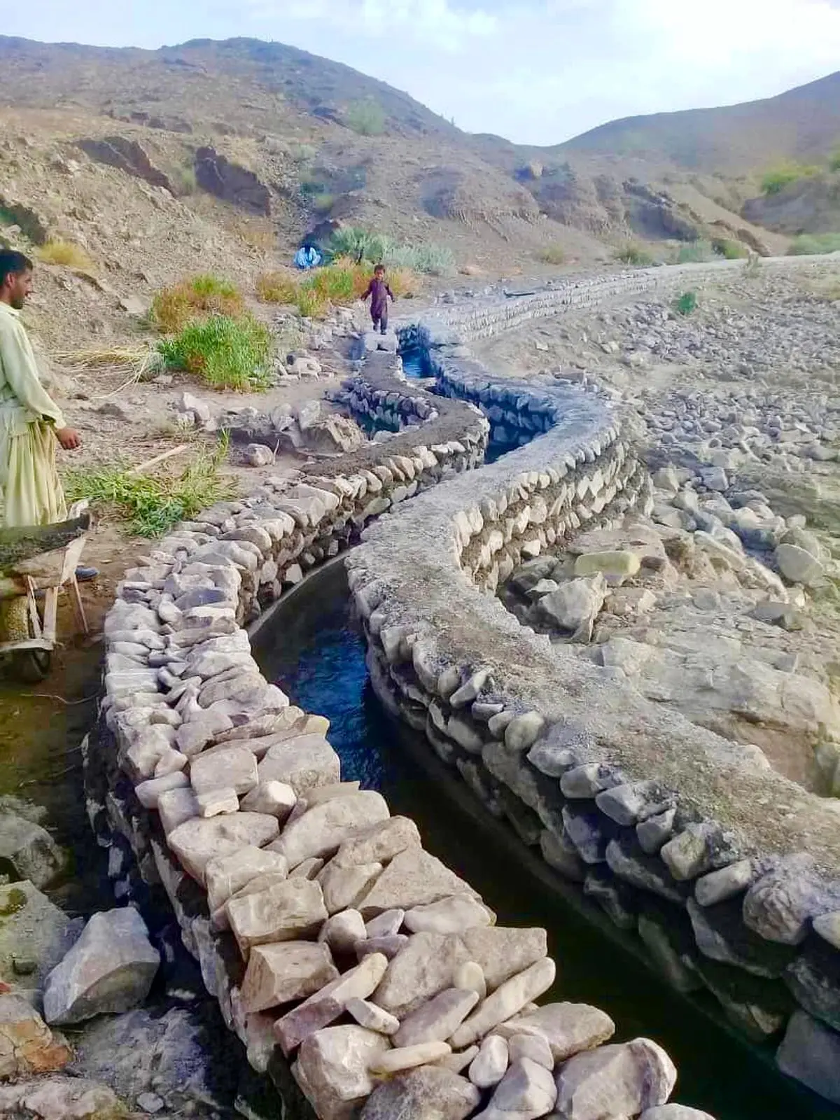 مرمت و بازسازی ٢۵ رشته قنات در  مهرستان