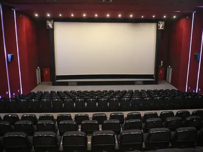در آستانه برگزاری چهلمین جشنواره فیلم فجر/ سینماداران تهدید به تعطیلی کردند