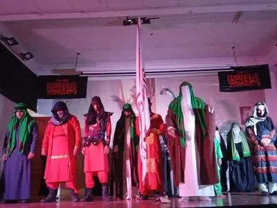 هنرمندان نمایش«از ولایت تا شهادت» در شهرستان کارون تقدیر شدند