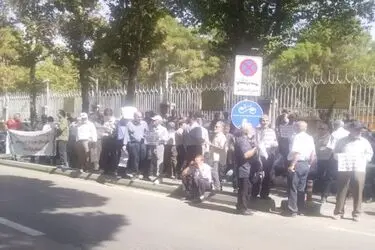 راهپیمایی بازنشستگان فولاد اصفهان در اعتراض به بلاتکلیفی بیمه‌ای و معیشتی