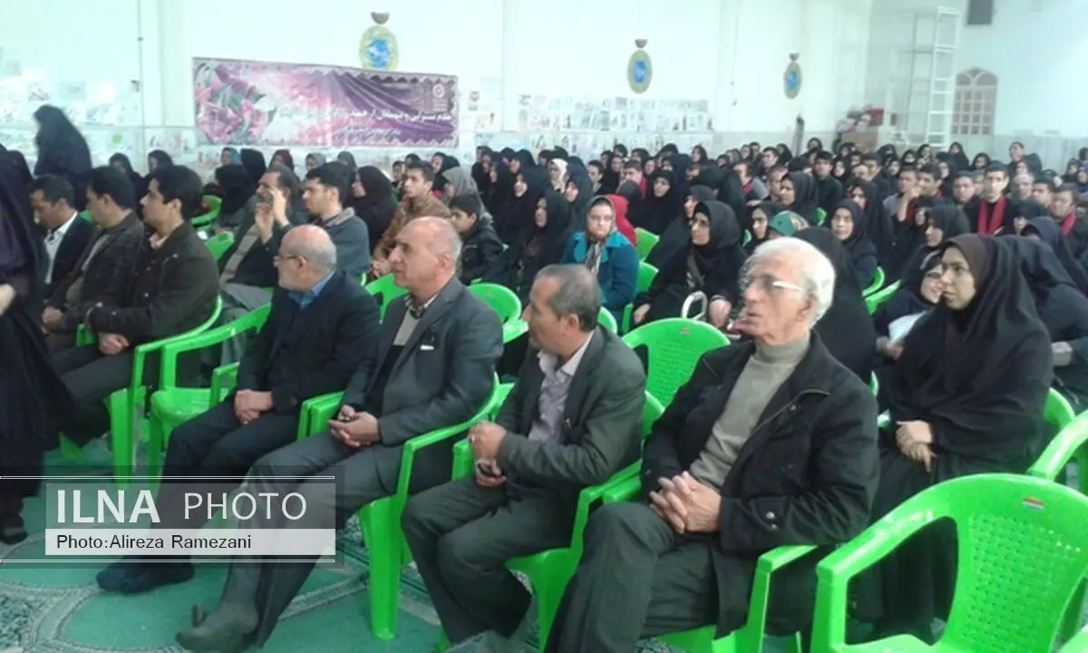 70 معلول موفق و برتر شهرستان کاشان تجلیل شدند
