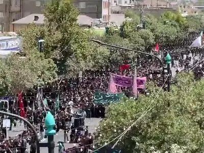 عزای ظهر عاشورا در کوچه پس کوچه‌های ایران + فیلم