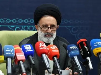 خبرنگاران گرد و خاک را از روی حقایق کنار بزنند