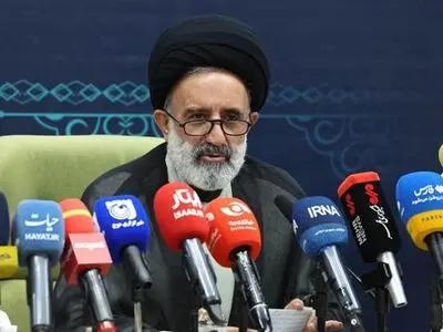 خبرنگاران گرد و خاک را از روی حقایق کنار بزنند
