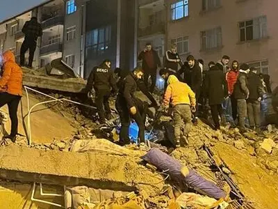 قتلى وجرحى جراء زلزال بقوة 7.9 درجات ضرب جنوب ترکیا