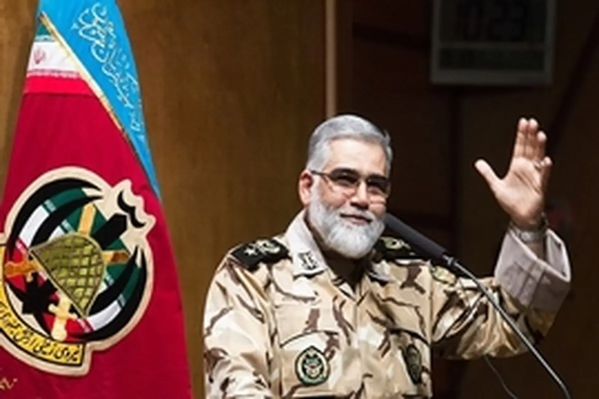 استقامت ارتش موجب پربار شدن نهال انقلاب شد