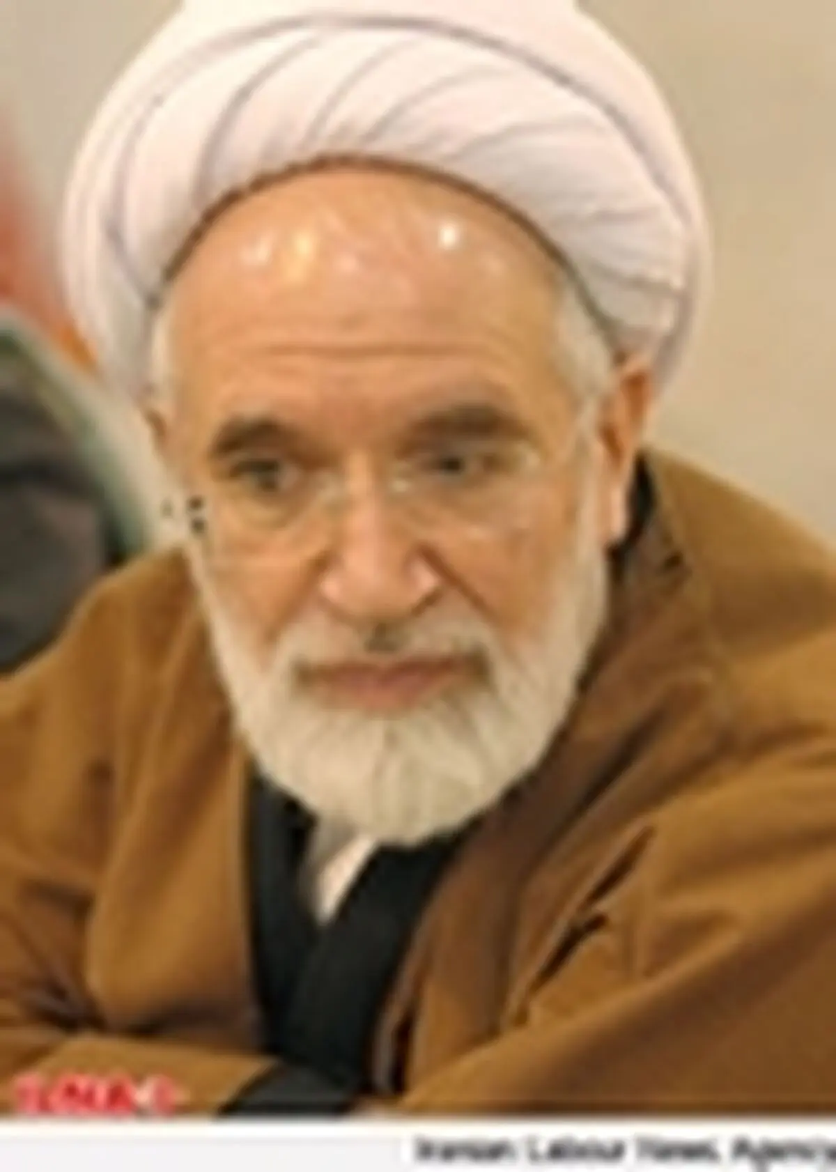 کروبی به منزل خود منتقل شد / پدرم خواستار محاکمه علنی است