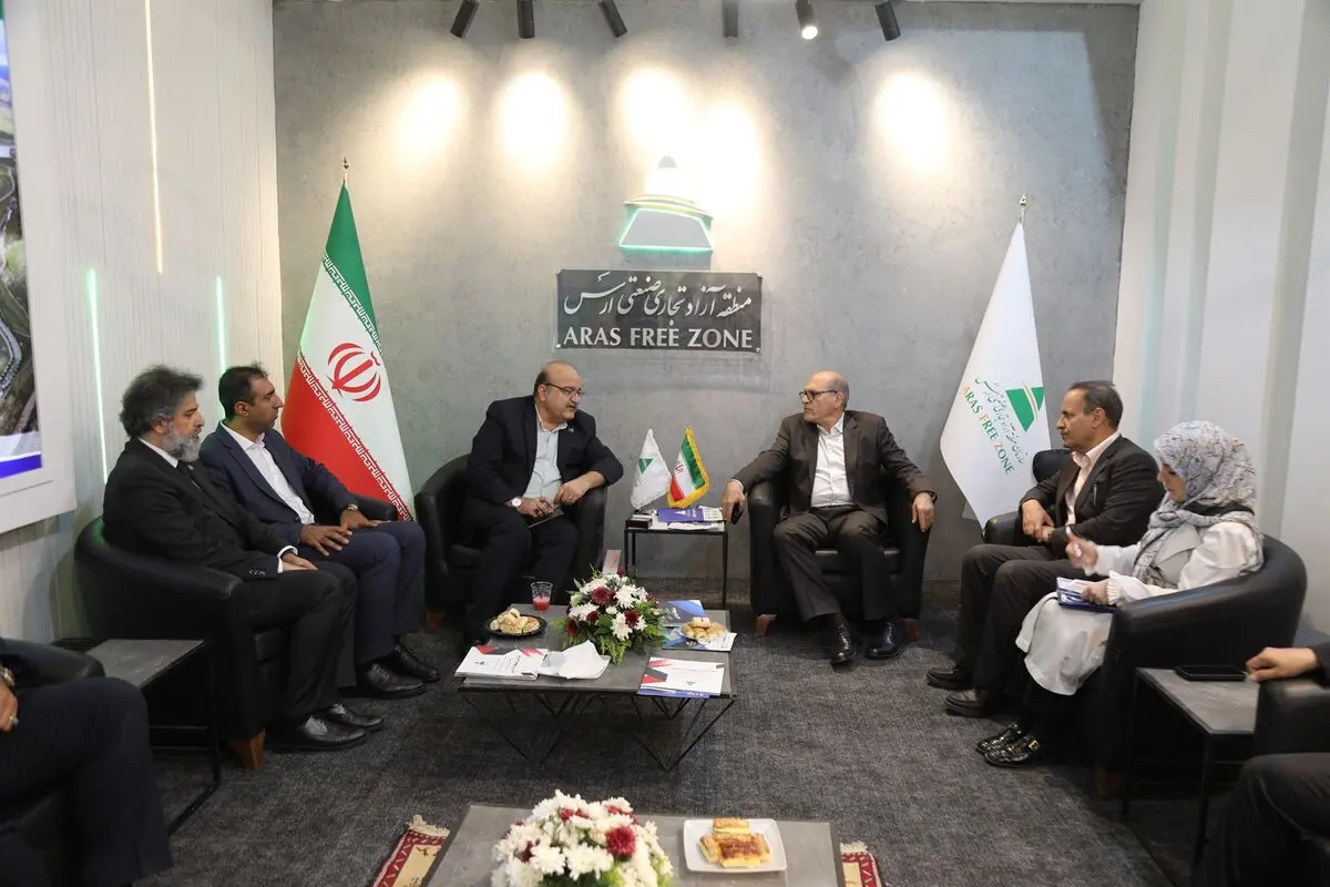 تقویت همکاری‌های تجاری بین اتاق بازرگانی تهران و منطقه آزاد ارس در نمایشگاه ایران اکسپو