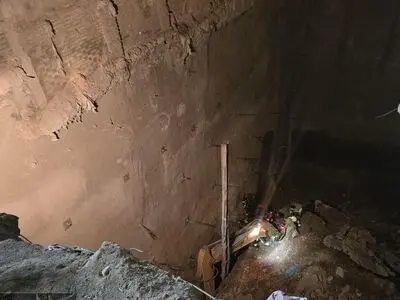 ‌‌مصائب رانش های زمین در شیراز/ ‌خاک بخش‌هایی از خیابان عفیف آباد به‌صورت دانه ریز است