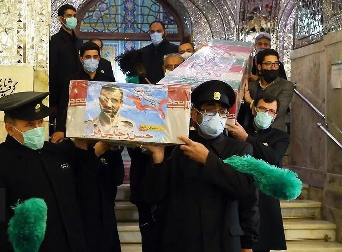 طواف پیکر شهدای خان طومان در حرم مطهر رضوی