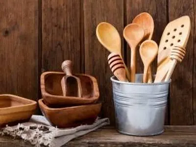 ضدعفونی و براق کردن ظروف چوبی آشپزخانه