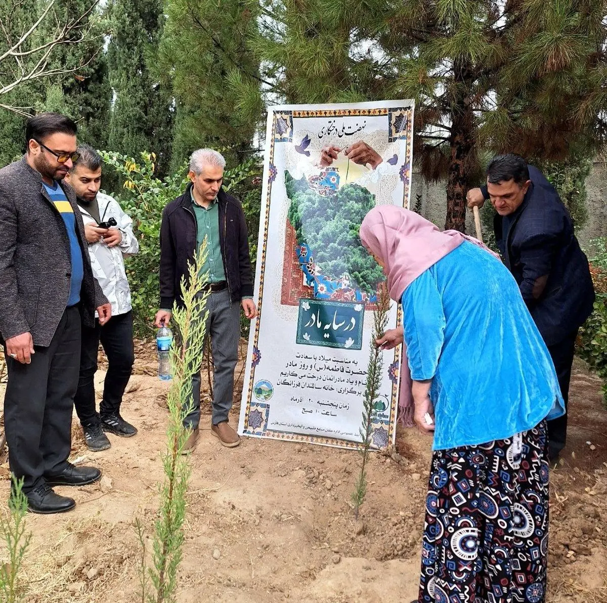 سالمندان فرزانگان شیراز هم صدای سراسر کشور نهال امید کاشتند