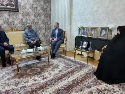 دیدار امیر دریادار سیاری با خانواده شهید سپهبد موسوی/ با شهادت امیر موسوی احساس می‌کنم همه چیزم را از دست داده‌ام