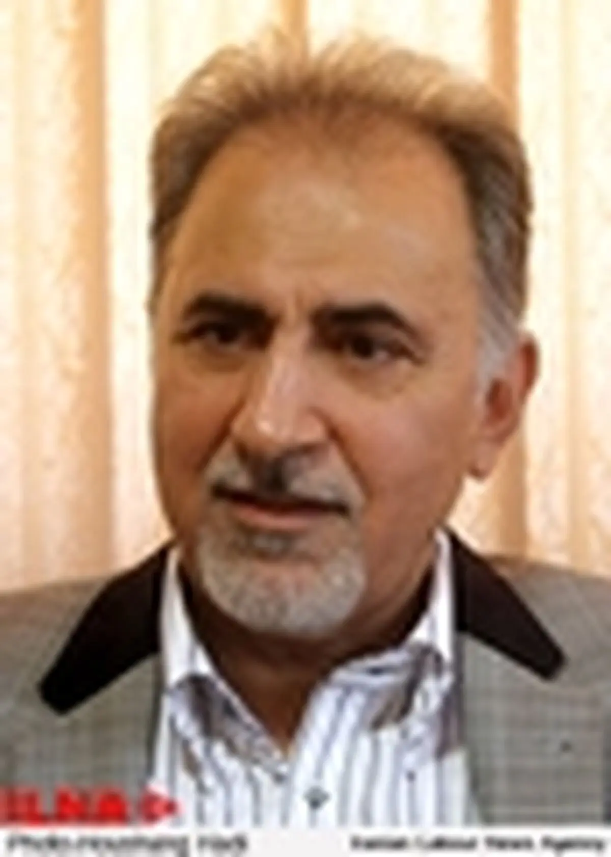 نجفی با استعفای میلی منفرد و سمنانیان مخالفت کرد