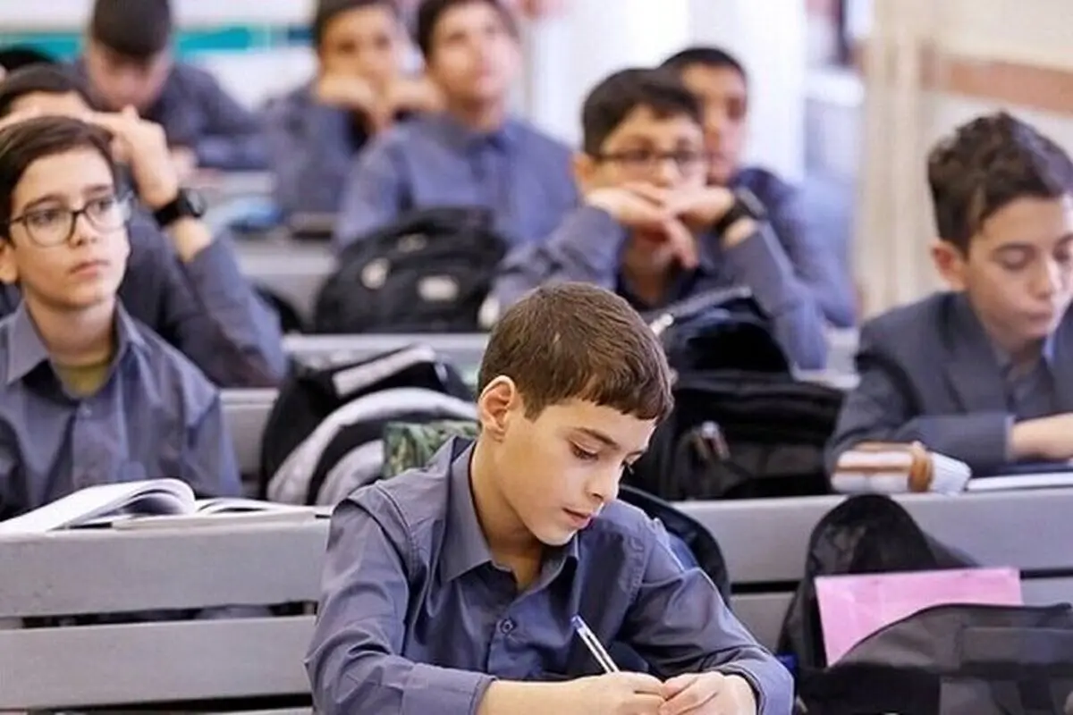 پیگیری و نظارت مستمر برنامه‌های آموزش غیر حضوری دانش آموزان