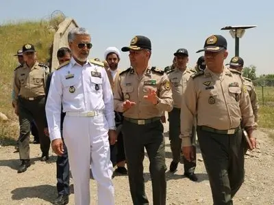 بازدید امیر دریادار سیاری از گروه مخابرات ارتش
